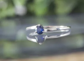 Ring mit Saphir