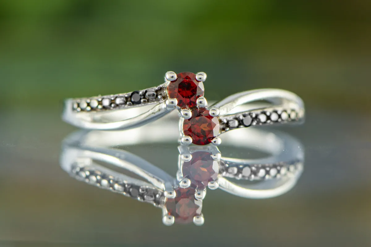 Ring mit Granat