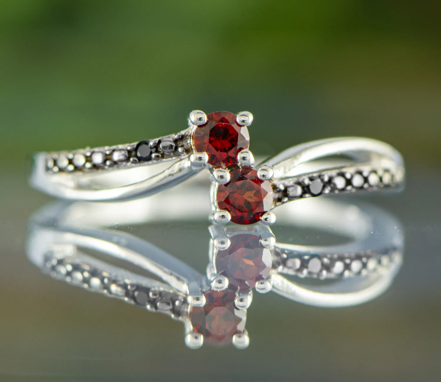 Ring mit Granat