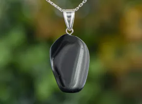 Anhänger mit poliertem schwarzem Turmalin