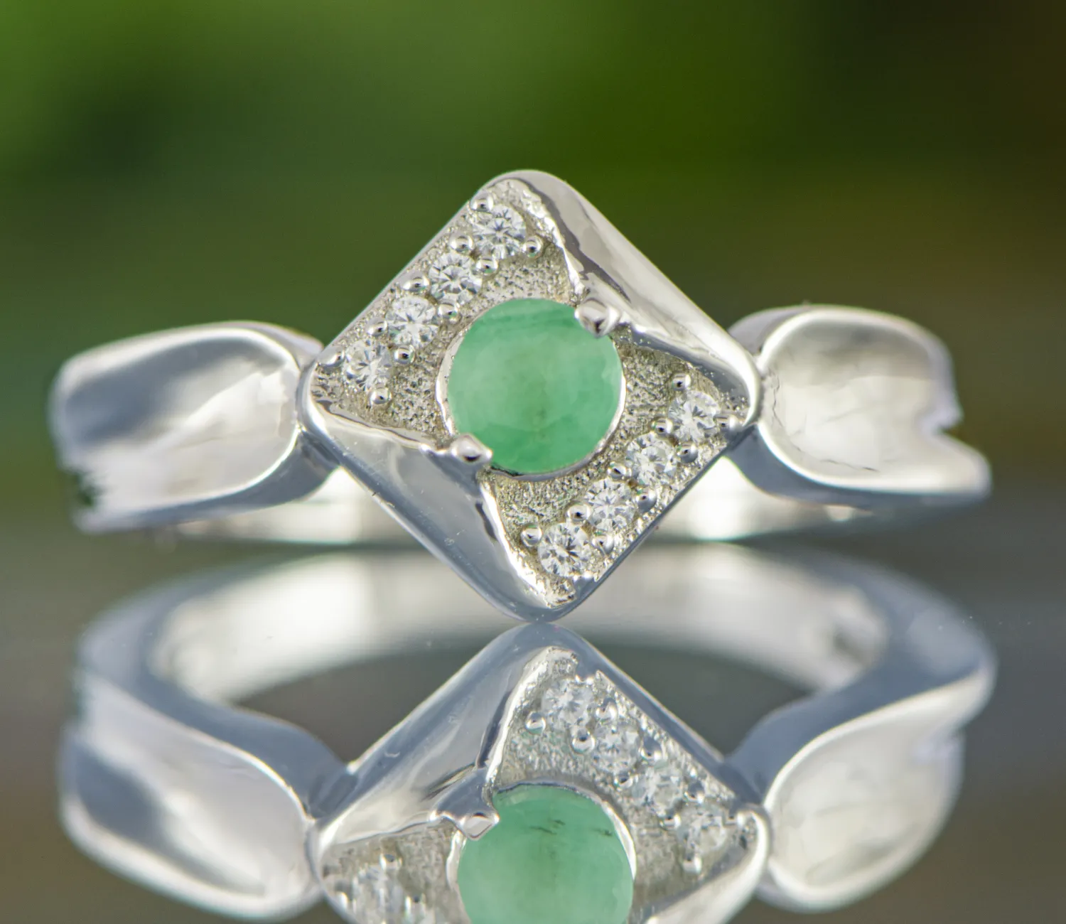 Ring mit Smaragd