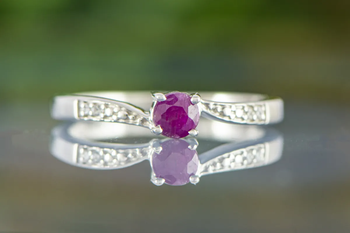 Ring mit Rubin