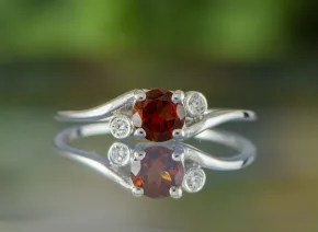 Ring mit Granat