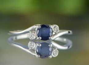 Silberring mit Saphir