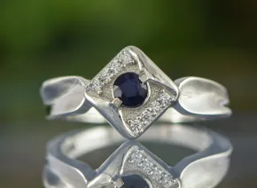 Ring mit Saphir
