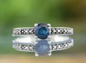 Ring mit Saphir