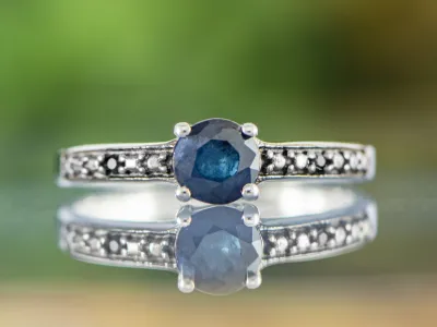 Ring mit Saphir