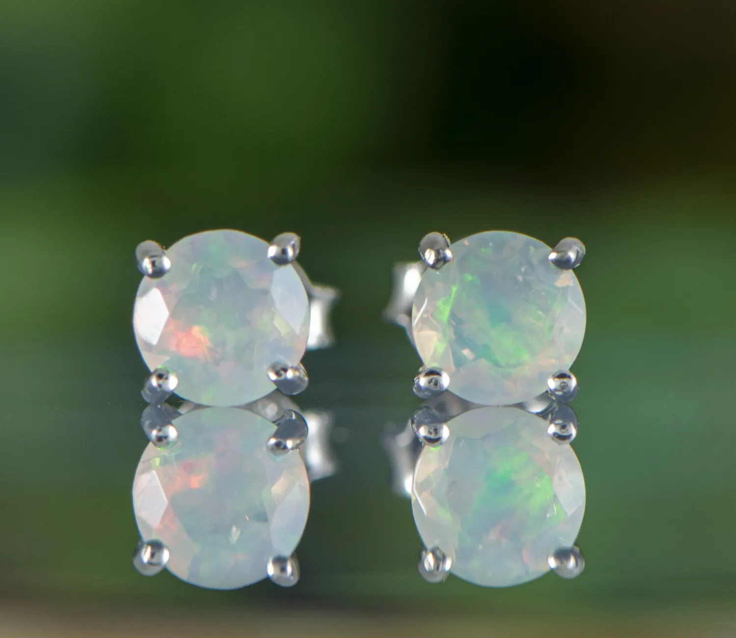 Ohrringe mit Opal 5mm
