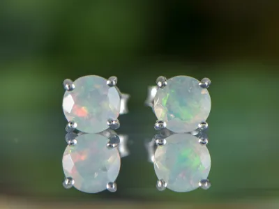 Ohrringe mit Opal 5mm