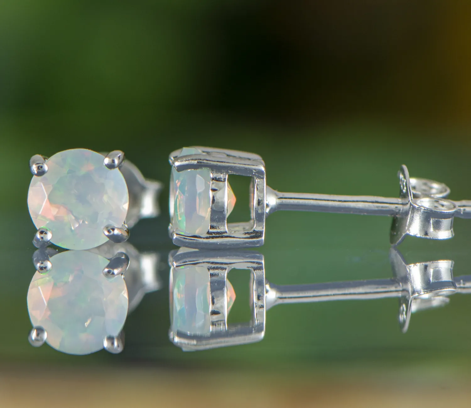Ohrringe mit Opal 5mm