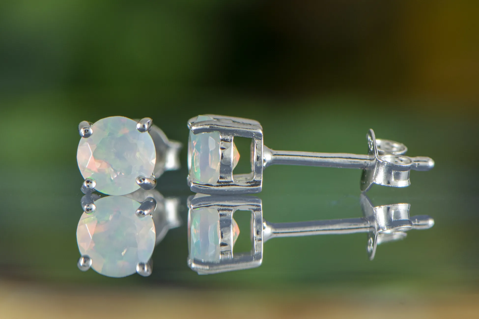 Ohrringe mit Opal 5mm