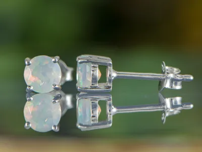 Ohrringe mit Opal 5mm