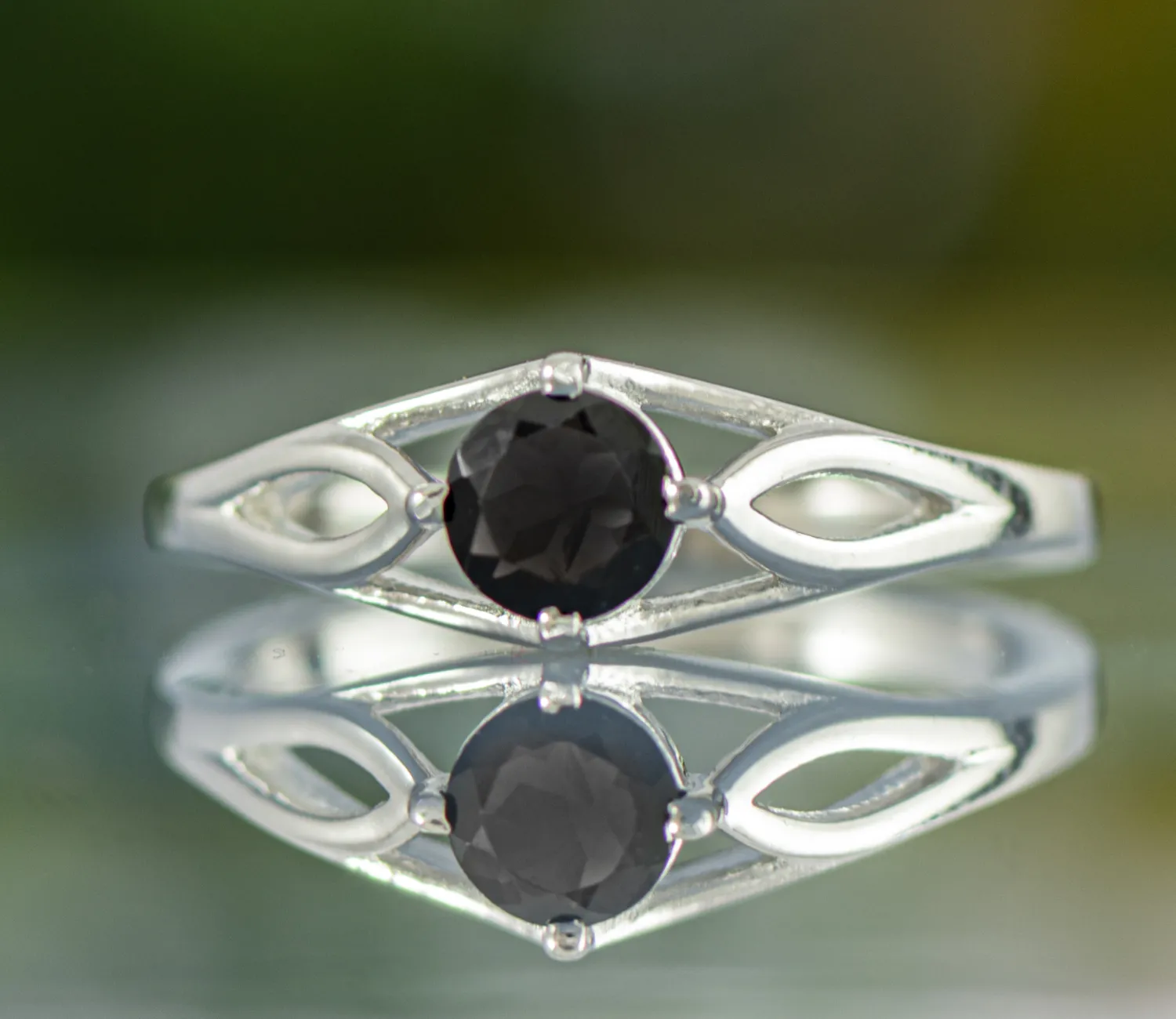 Ring mit schwarzem Turmalin 5mm