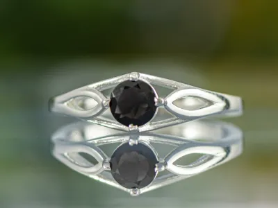 Ring mit schwarzem Turmalin 5mm