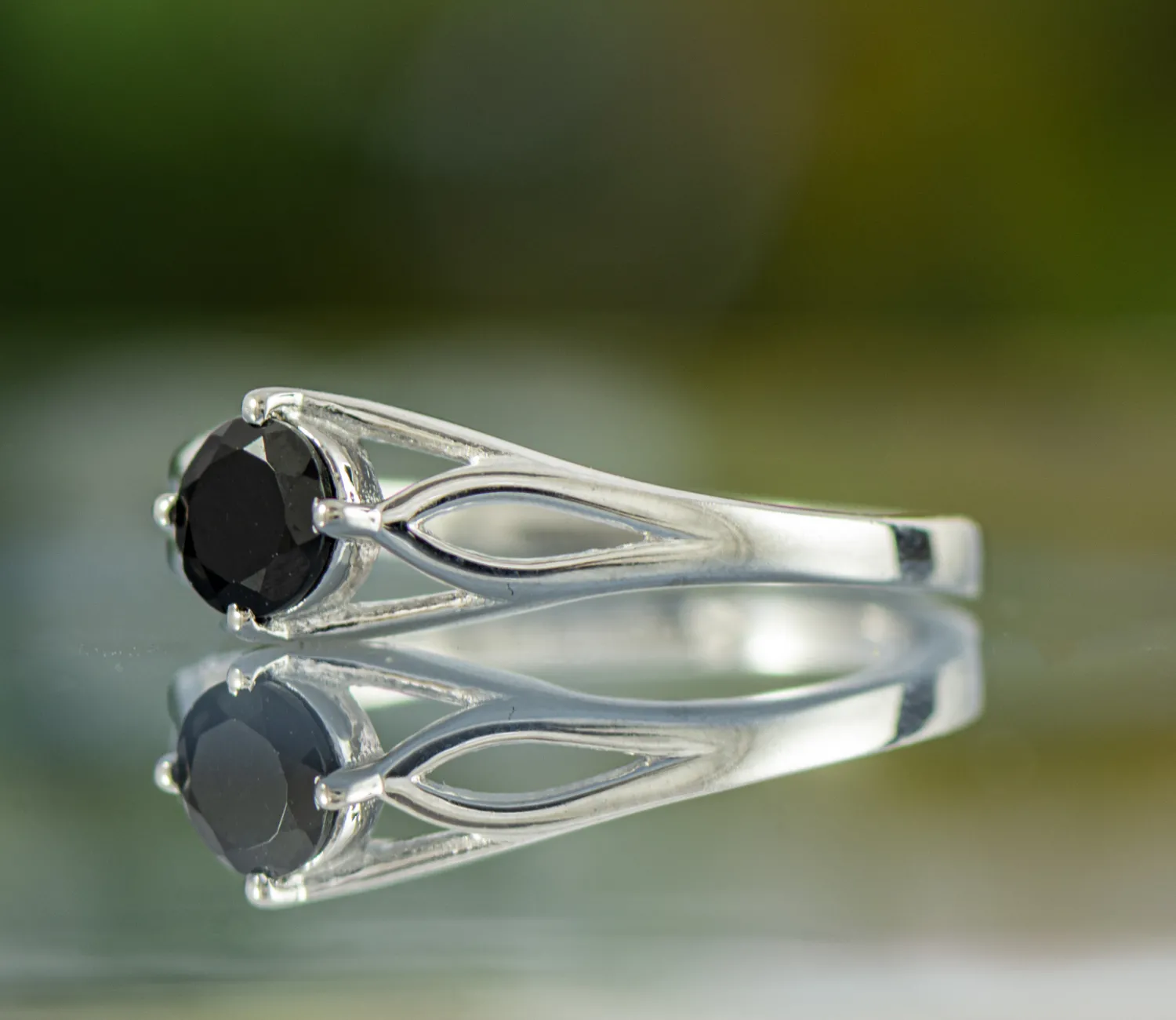 Ring mit schwarzem Turmalin 5mm