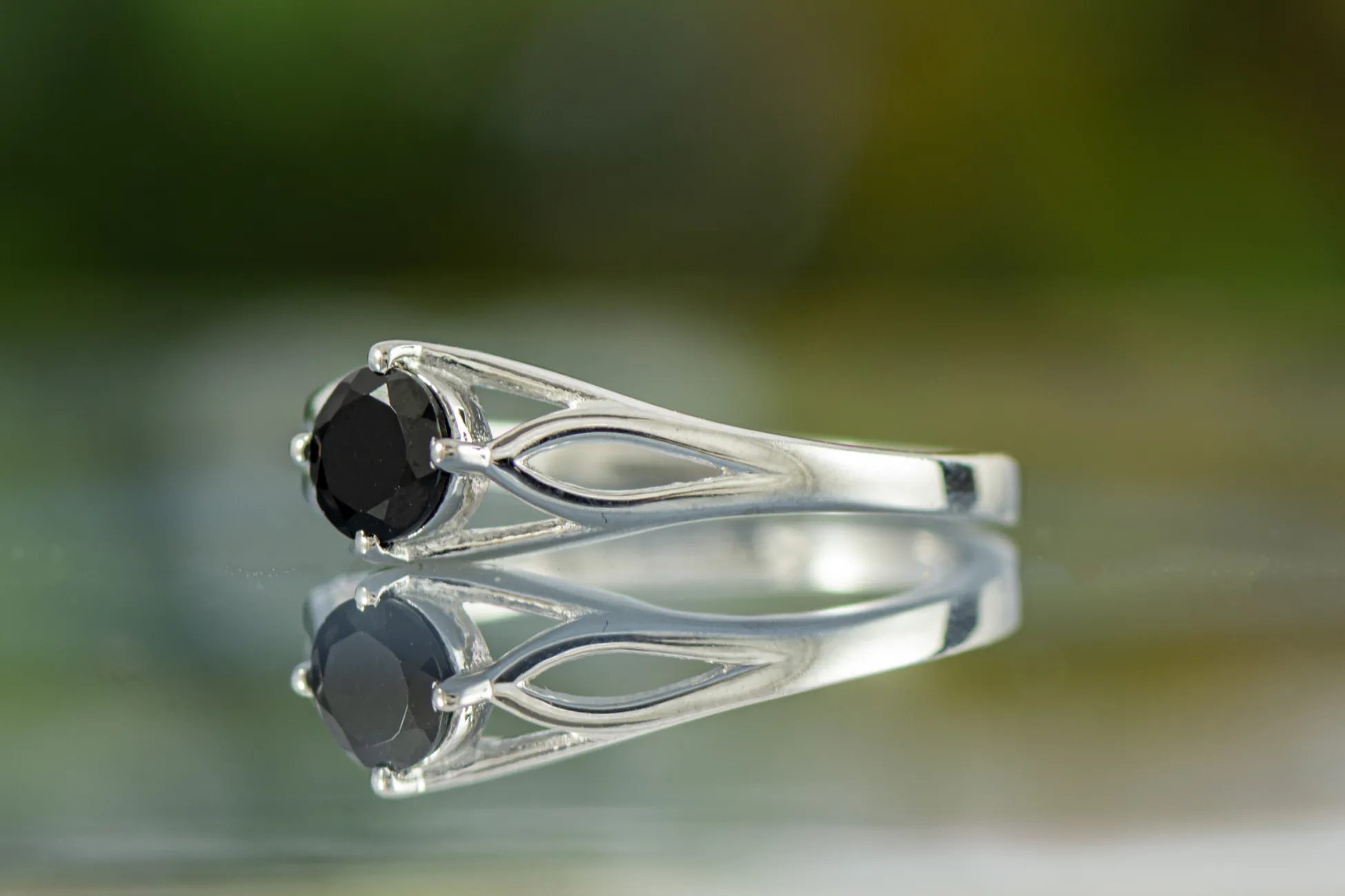 Ring mit schwarzem Turmalin 5mm