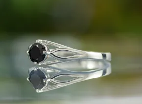 Ring mit schwarzem Turmalin 5mm