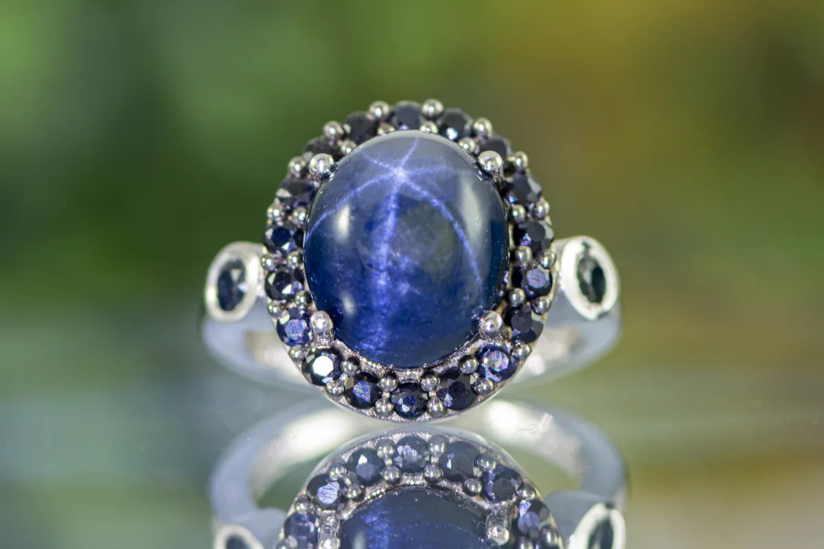 Ring mit Sternsaphir