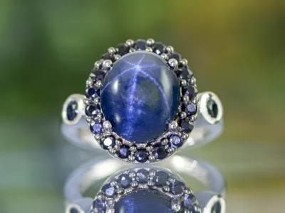 Ring mit Sternsaphir