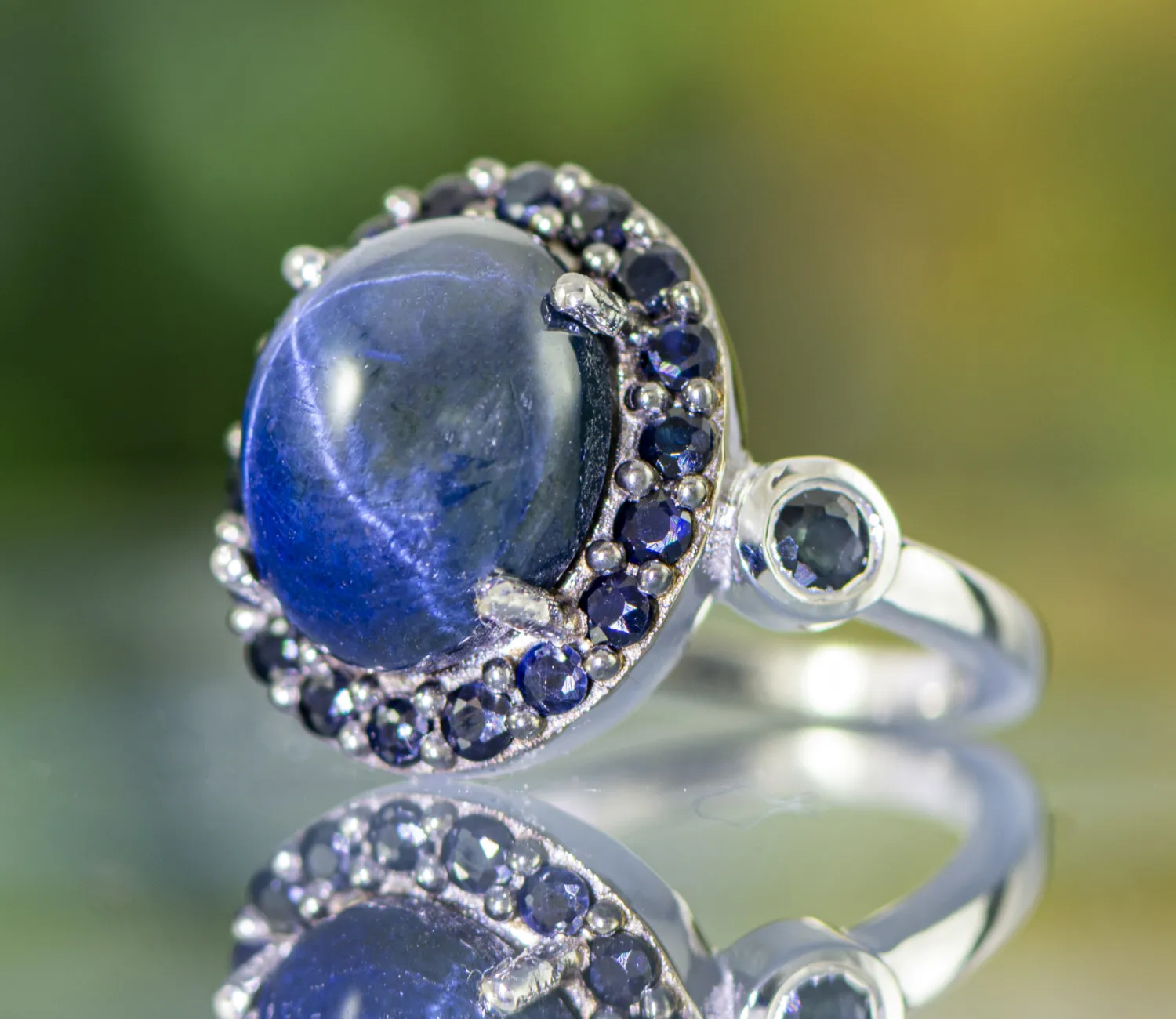 Ring mit Sternsaphir