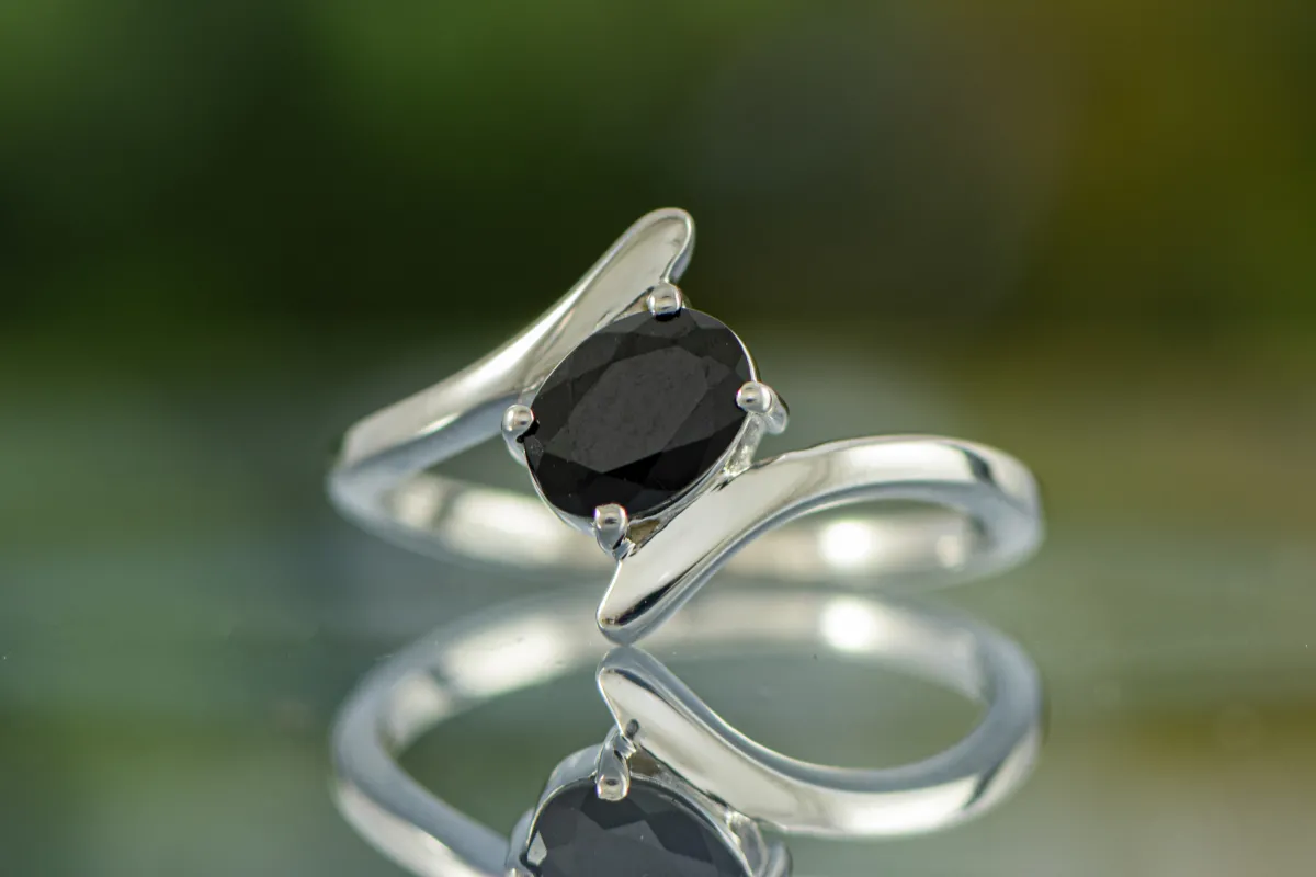 Ring mit schwarzem Turmalin 7x5mm
