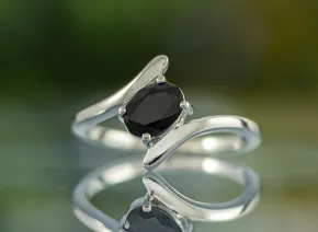 Ring mit schwarzem Turmalin 7x5mm