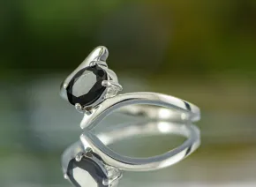 Ring mit schwarzem Turmalin 7x5mm