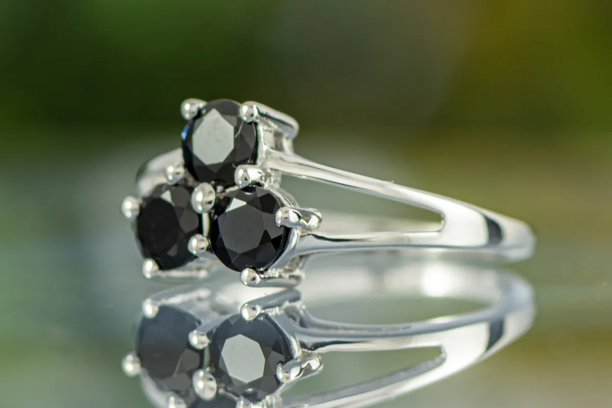 Ring mit schwarzem Turmalin