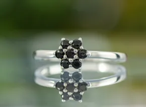 Ring mit schwarzem Turmalin "Blume"