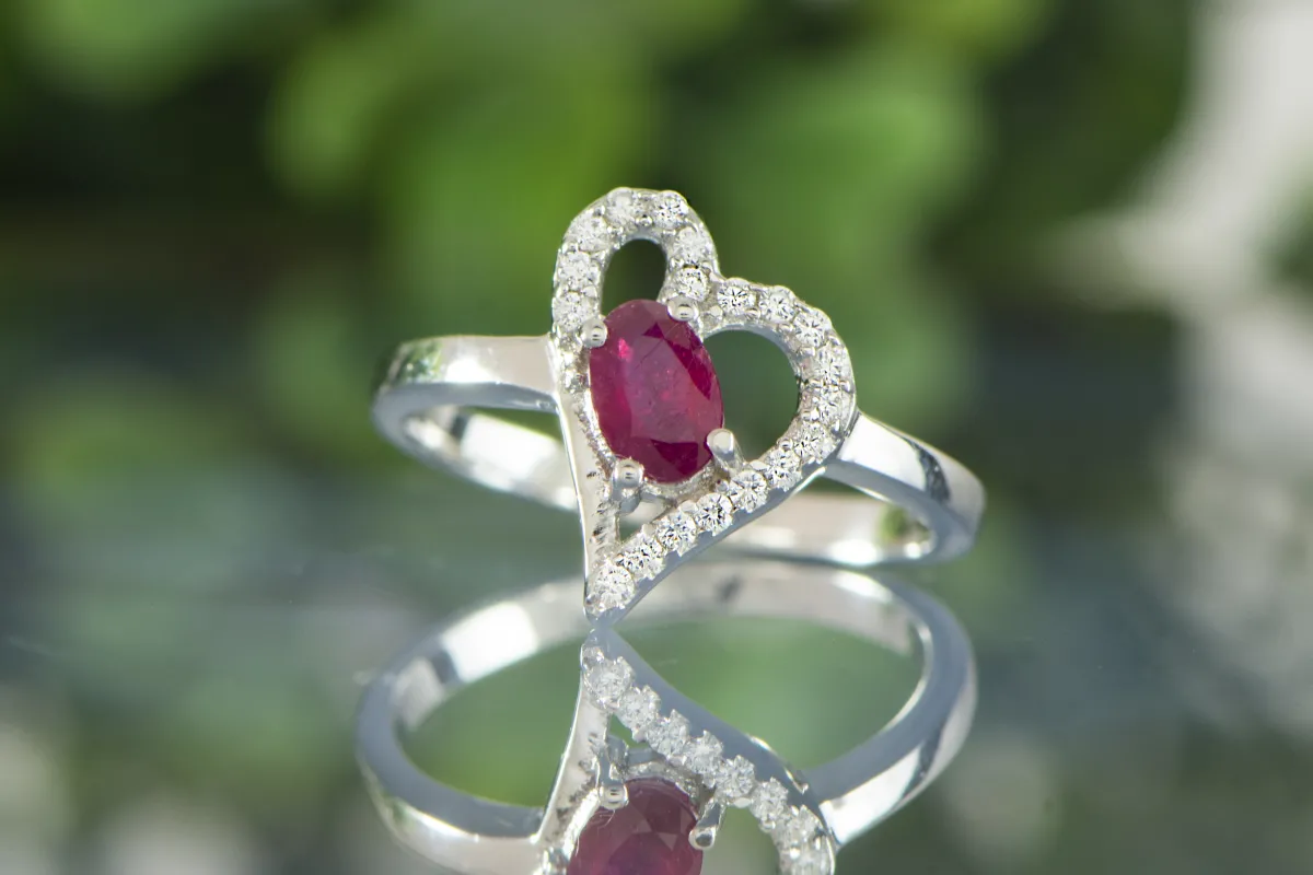 Ring mit Rubin