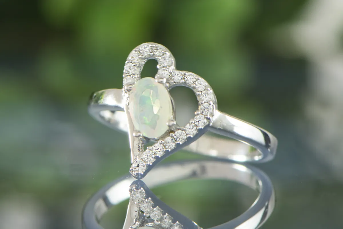 Ring mit Opal