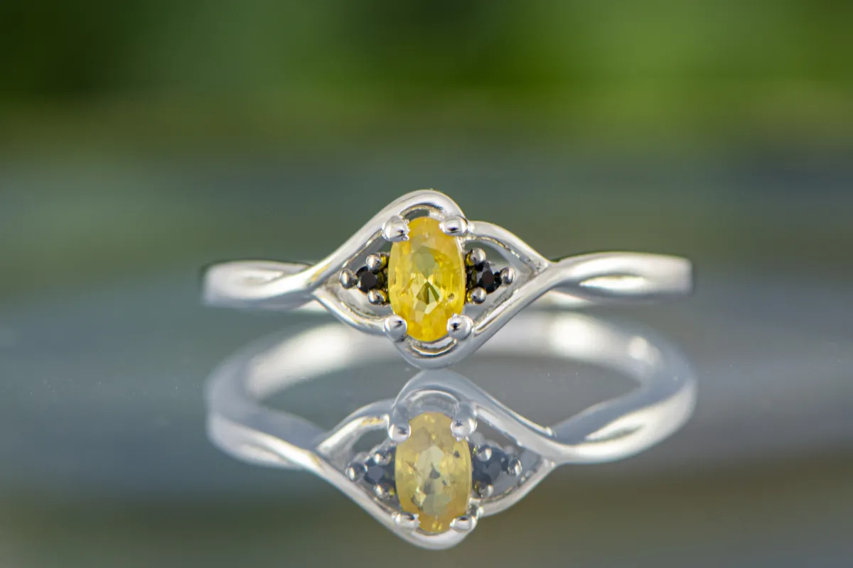 Ring mit Gelbem Saphir