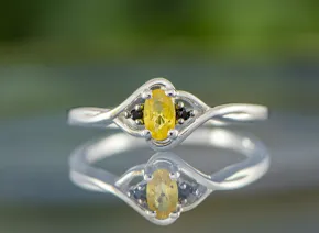 Ring mit Gelbem Saphir