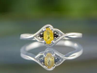 Ring mit Gelbem Saphir