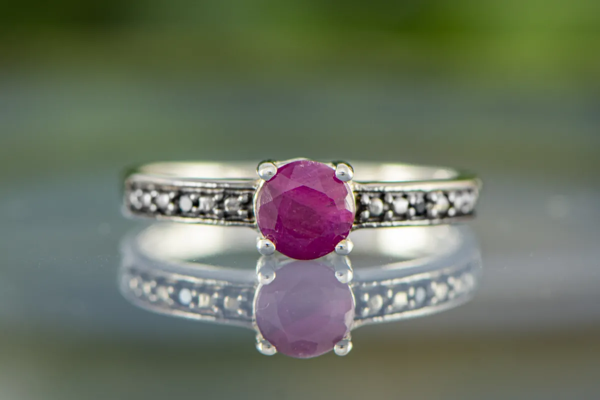 Ring mit Rubin