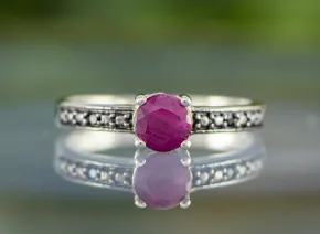 Ring mit Rubin