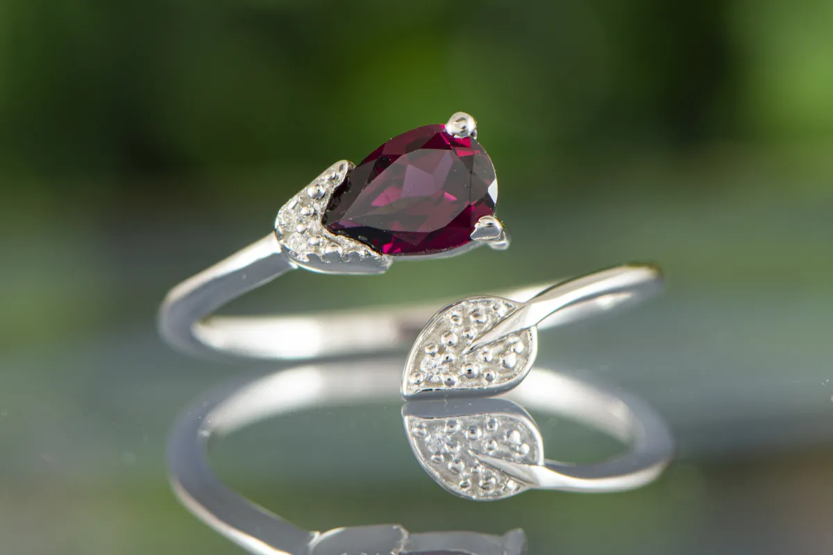 Ring mit Granat