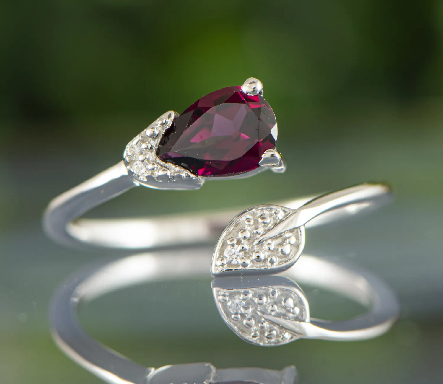 Ring mit Granat