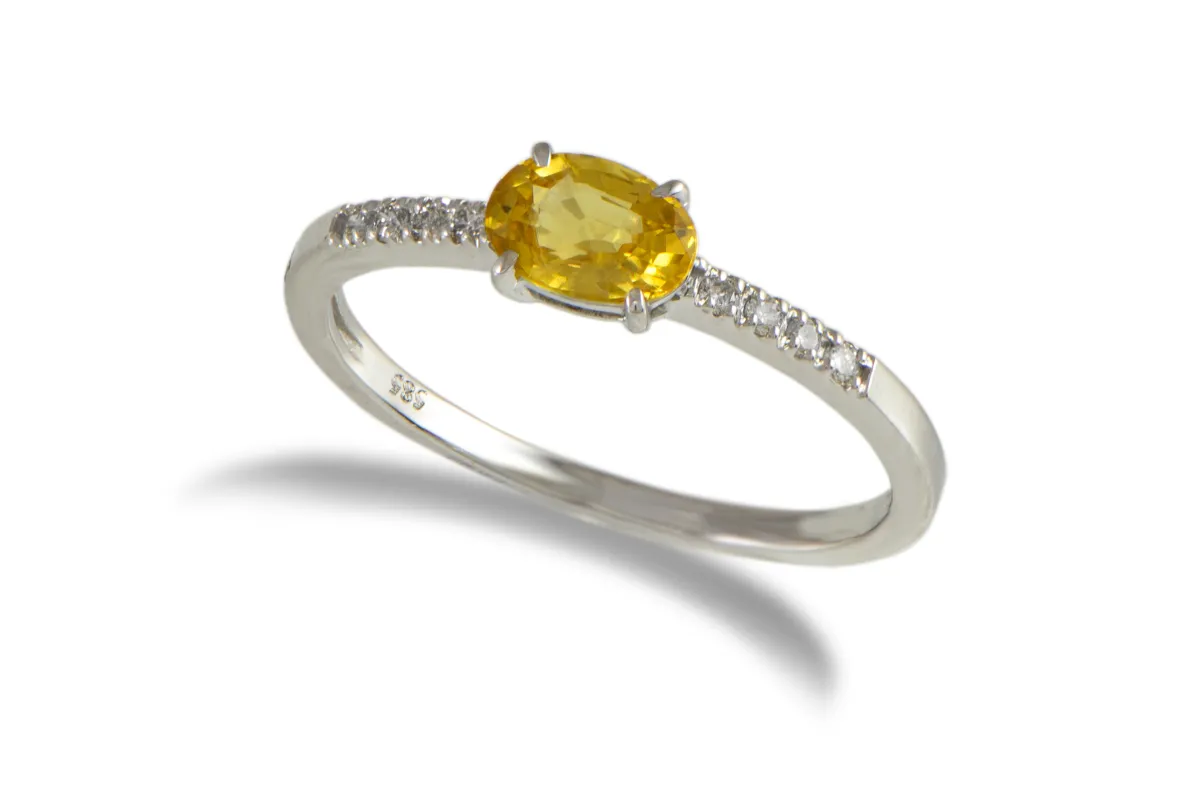 Goldring mit gelbem Saphir und Diamanten