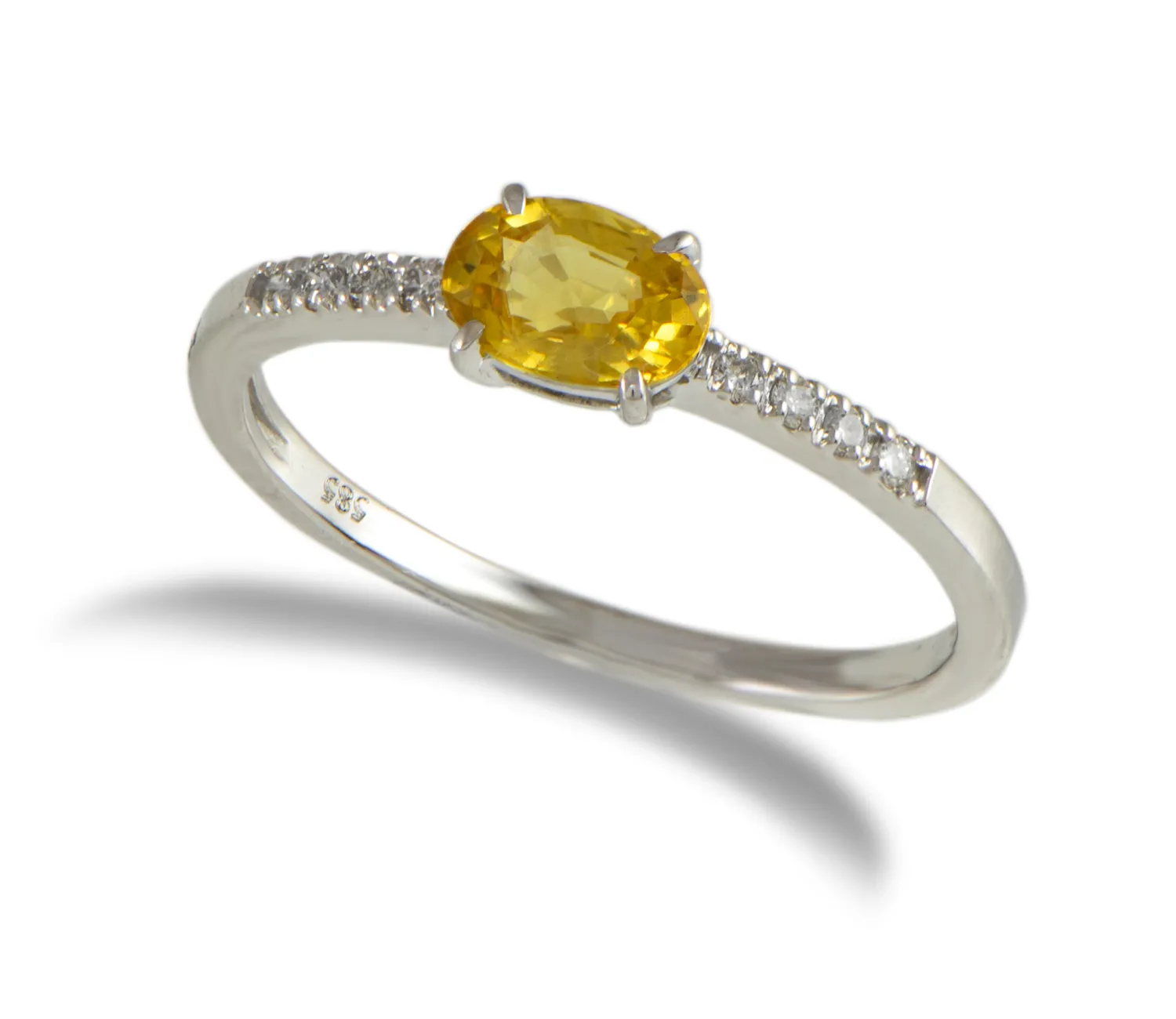 Goldring mit gelbem Saphir und Diamanten