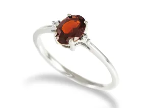 Silberring mit Granat 7x5mm
