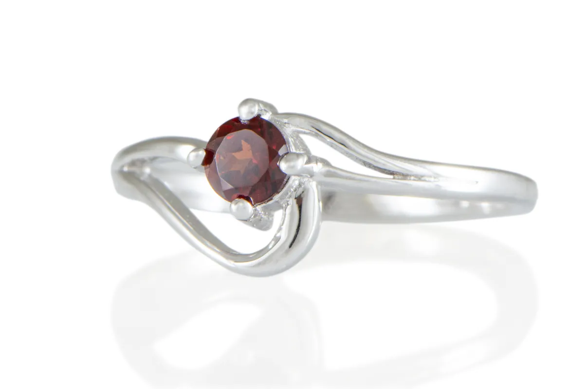Ring mit Granat