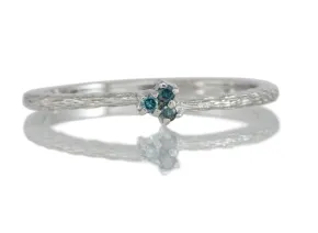 Ring mit blauen Diamanten