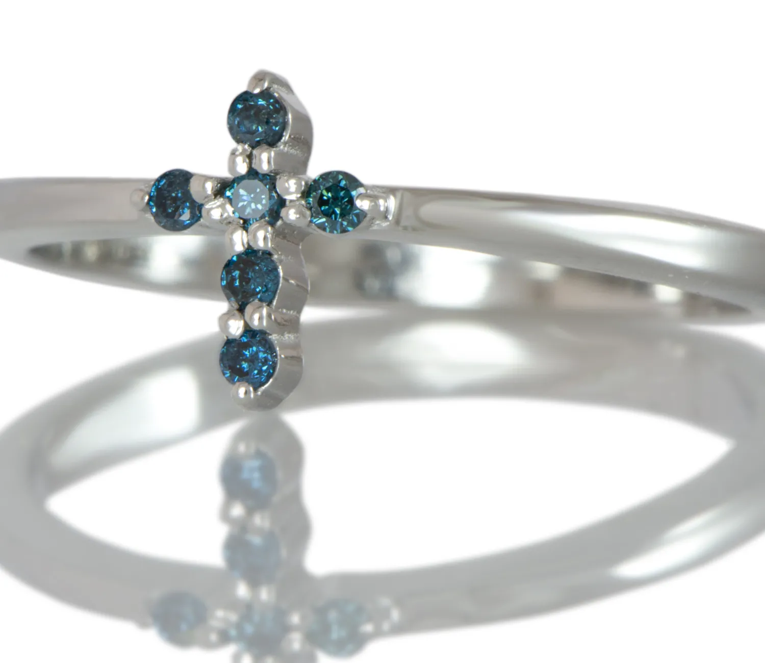Ring mit blauen Diamanten