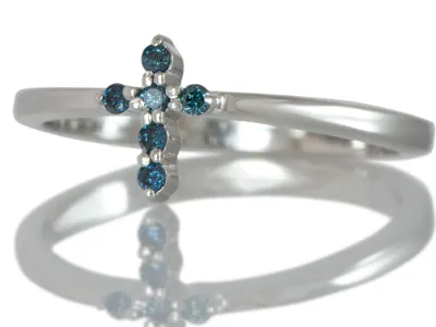 Ring mit blauen Diamanten