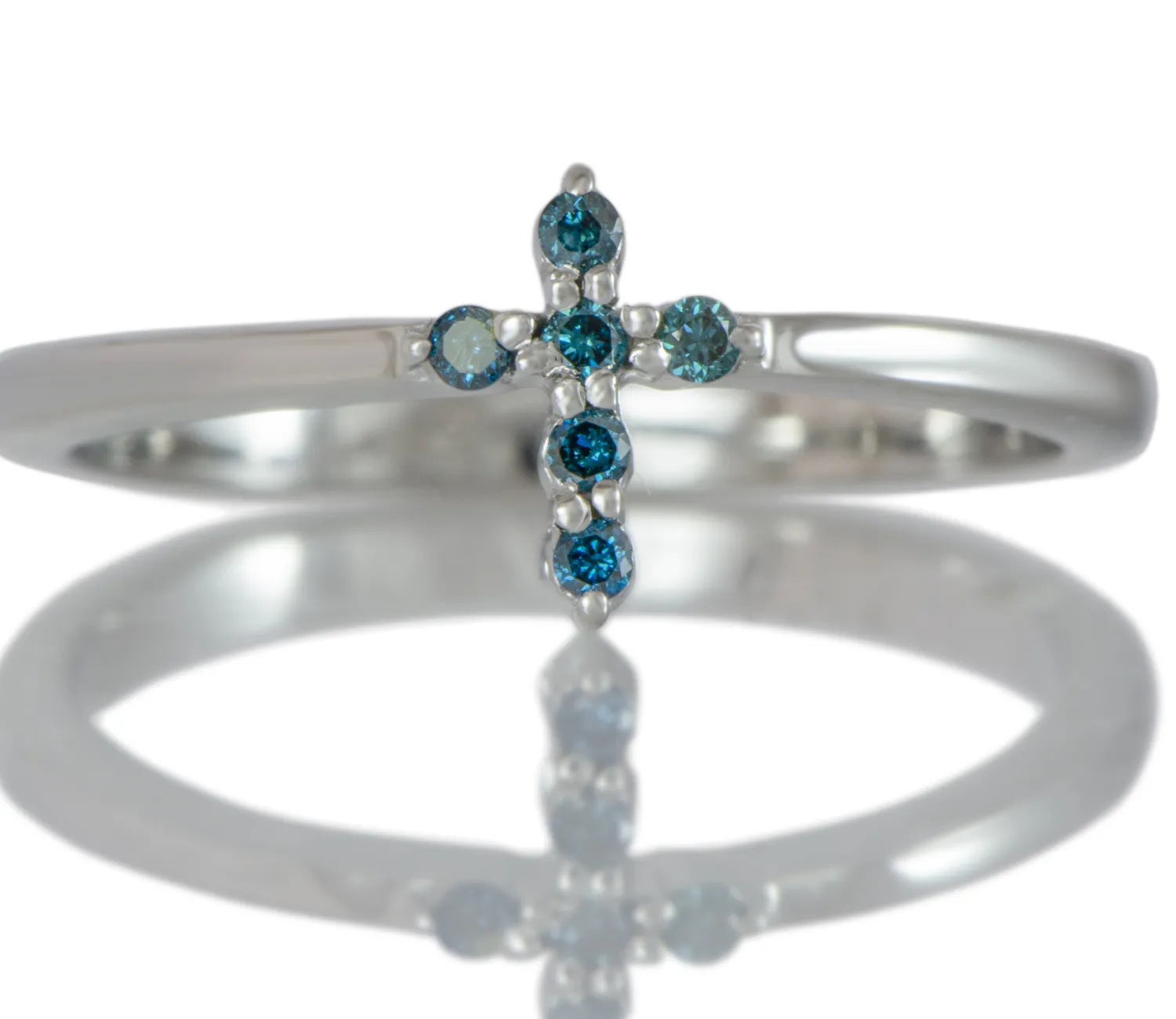 Ring mit blauen Diamanten