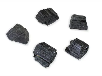 Unbearbeiteter schwarzer Turmalin