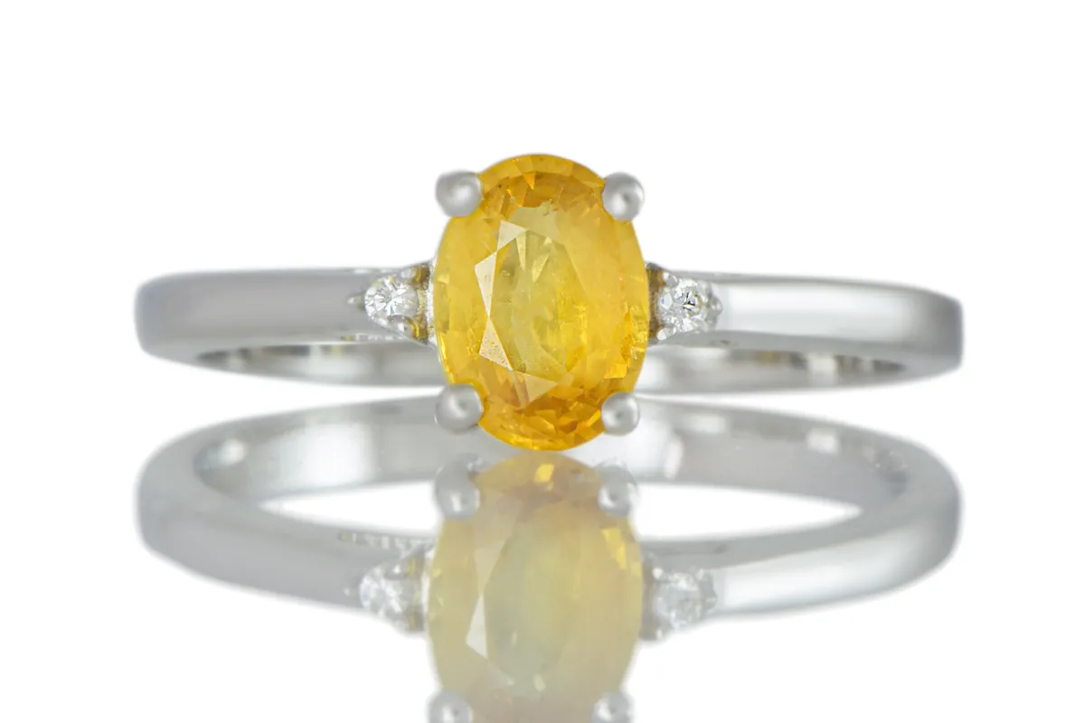 Ring mit Gelbem Saphir