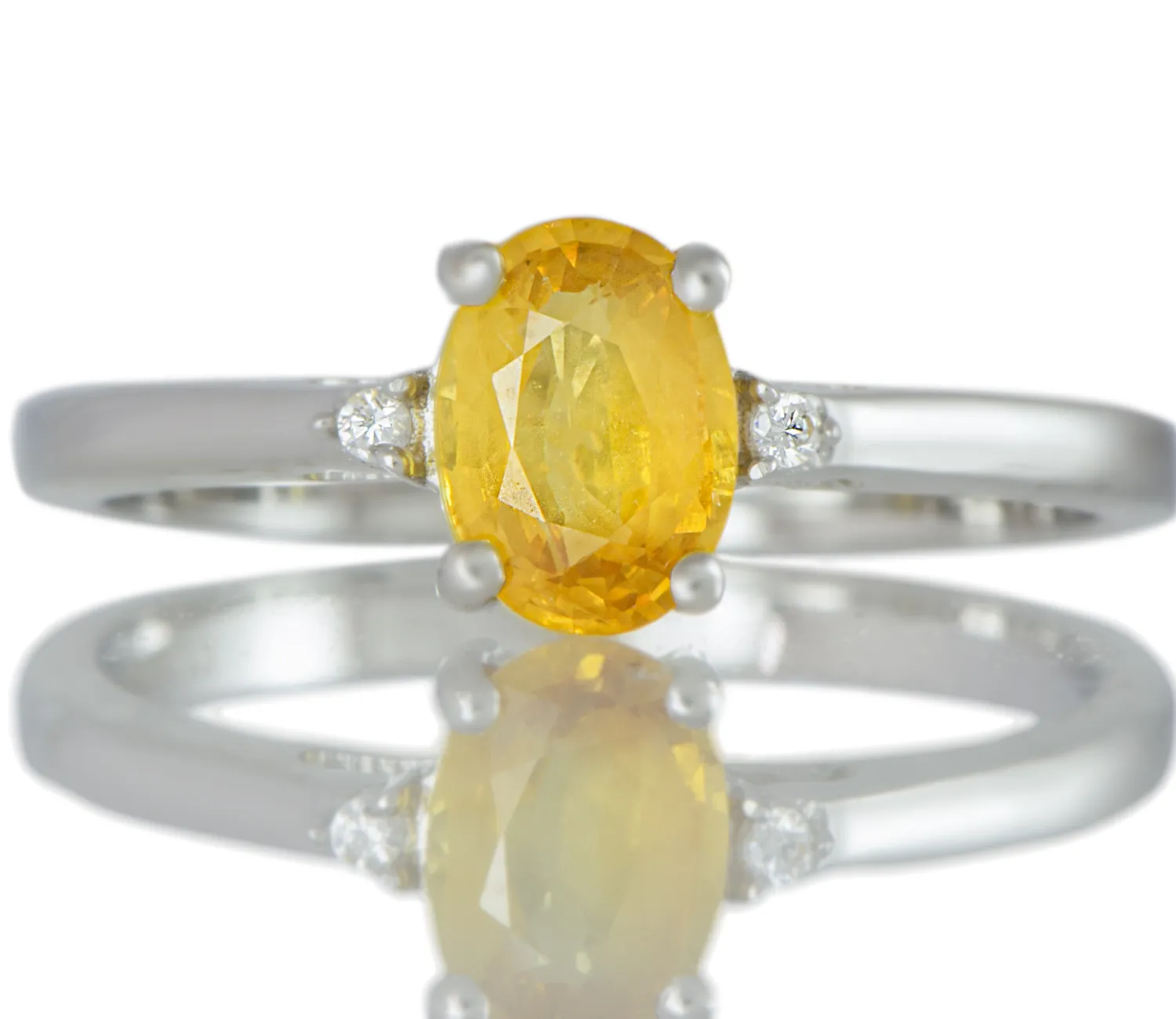 Ring mit Gelbem Saphir