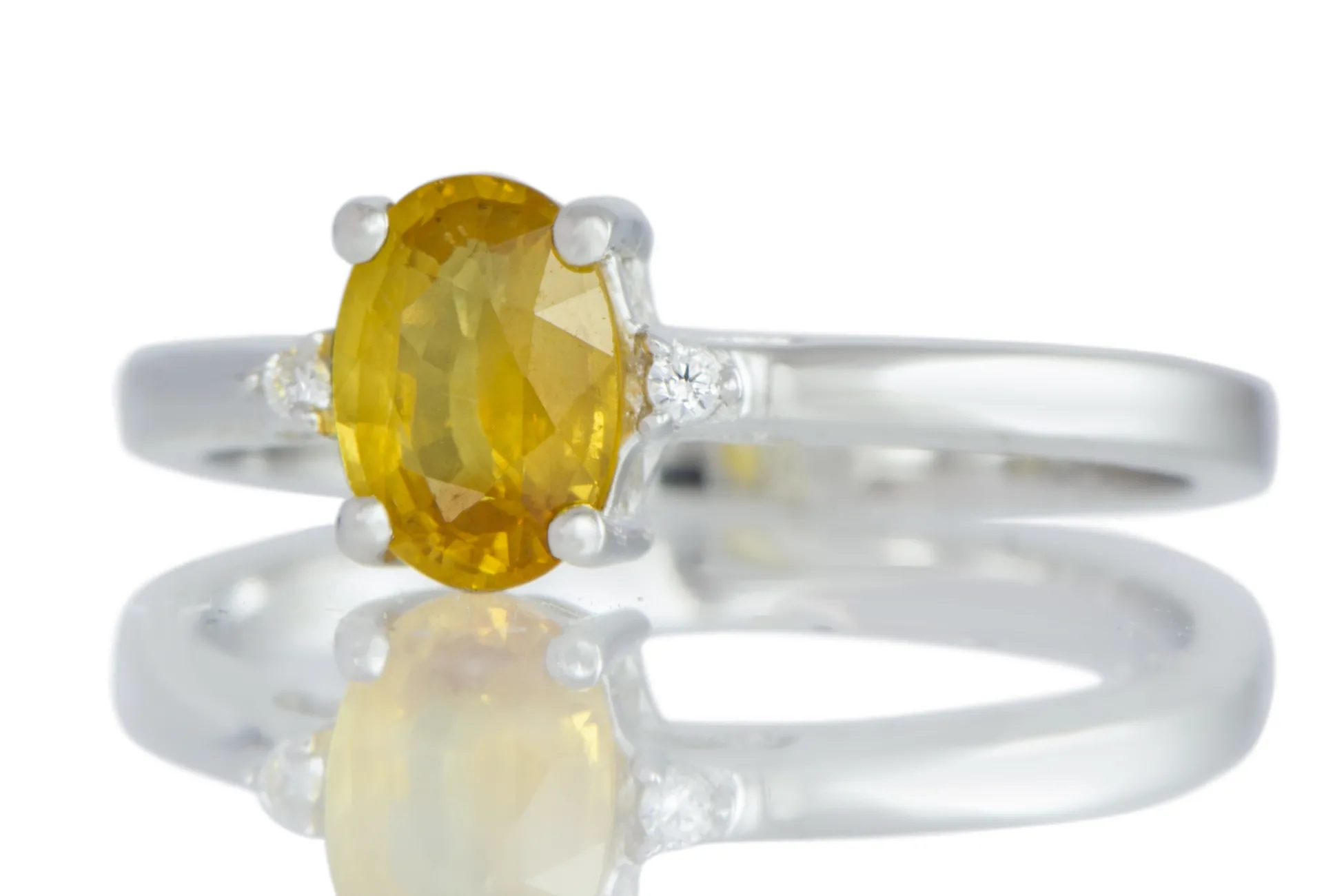 Ring mit Gelbem Saphir